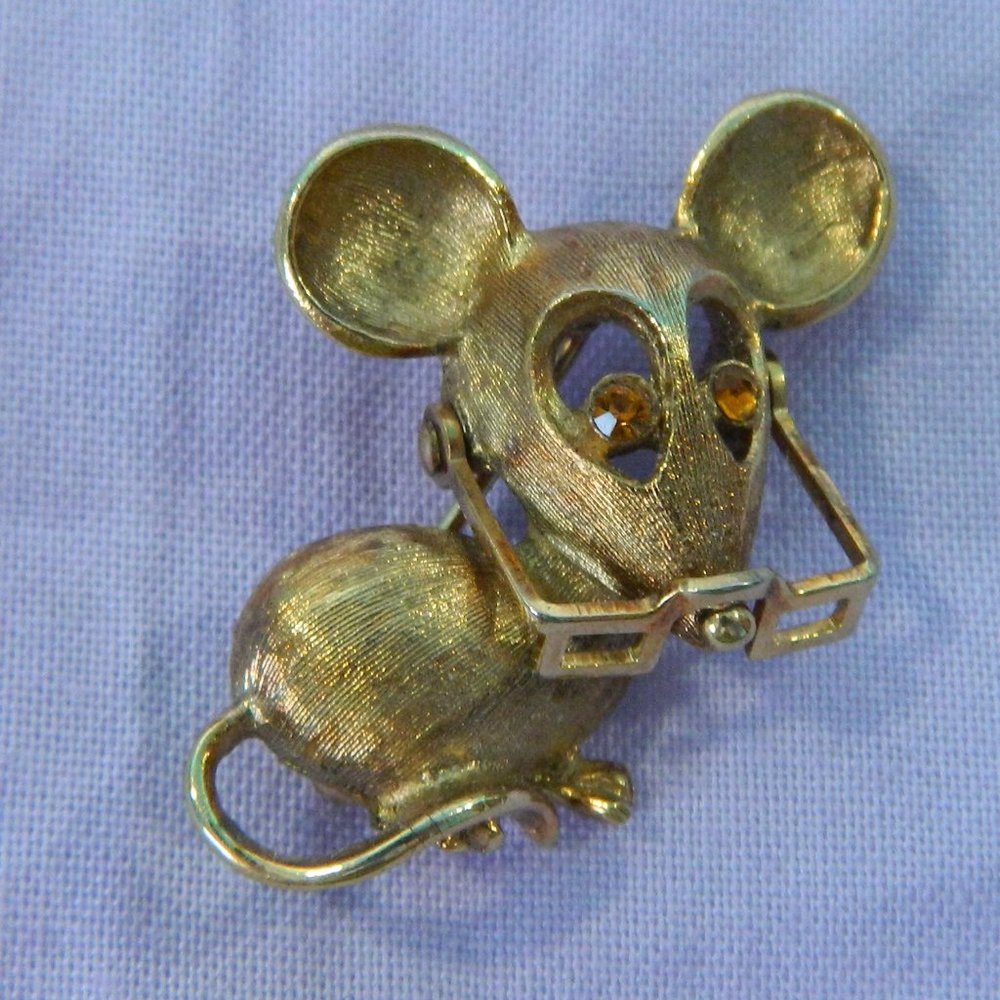 Vtg Avon Mouse With Glasses Pin Brooch 1.5"